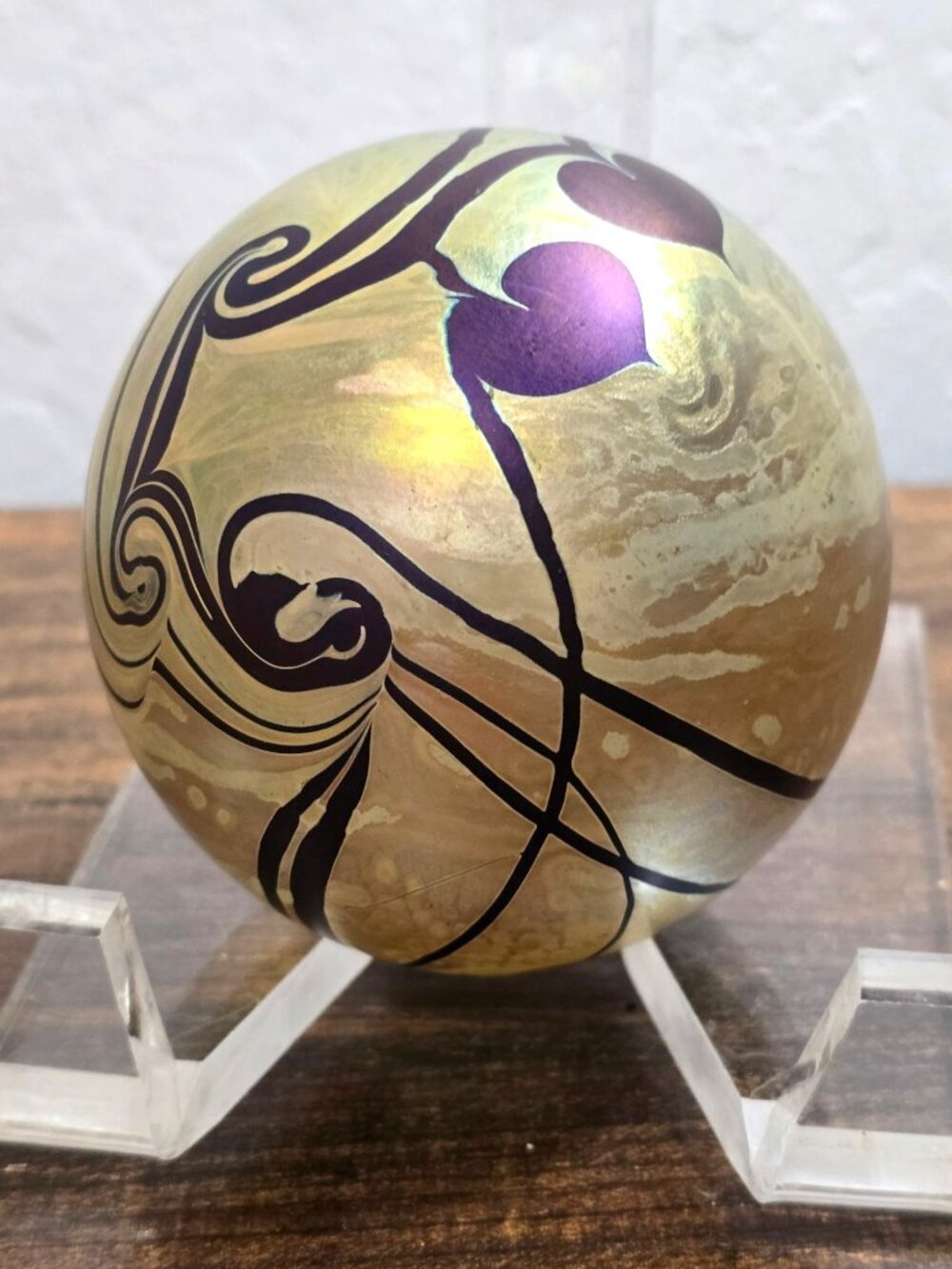 Robert Eickholt Iridescent Glass Paperweight Signed Swirl Heart Sphere